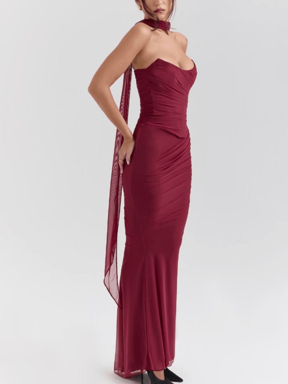 Corsé Cabernet sin tirantes con bufanda al cuello