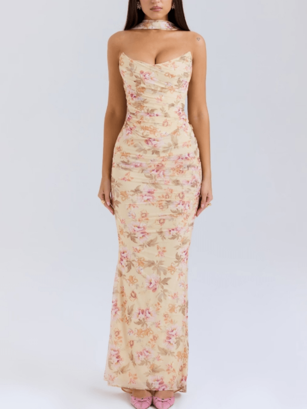 Corsé Cabernet sin tirantes con bufanda al cuello