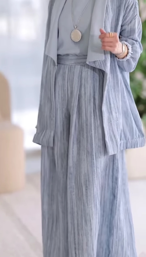 Julieta – Conjunto elegante de rayas sofisticadas