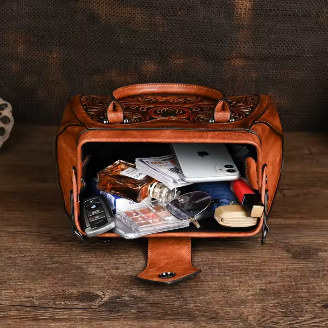 Bolso de cuero con grabado floral