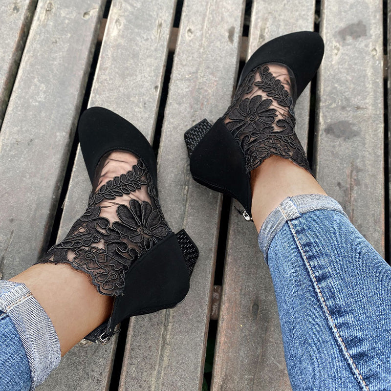Leona – Elegantes Zapatos de Tacón de Encaje Floral