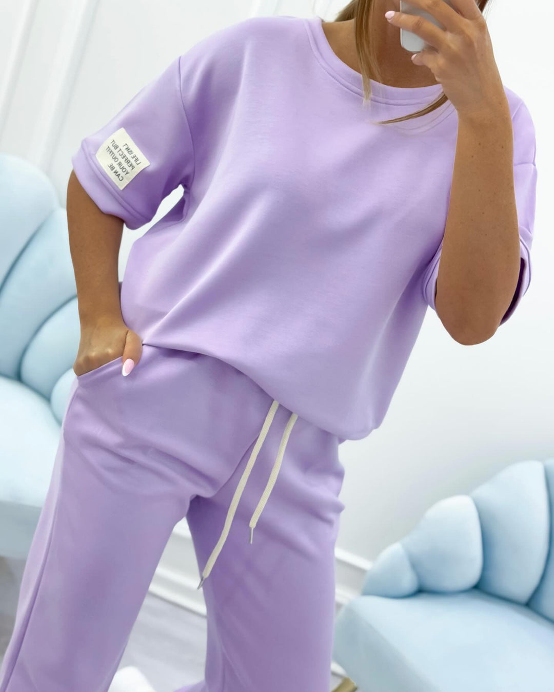 Conjunto casual de mujer con top liso y pantalones