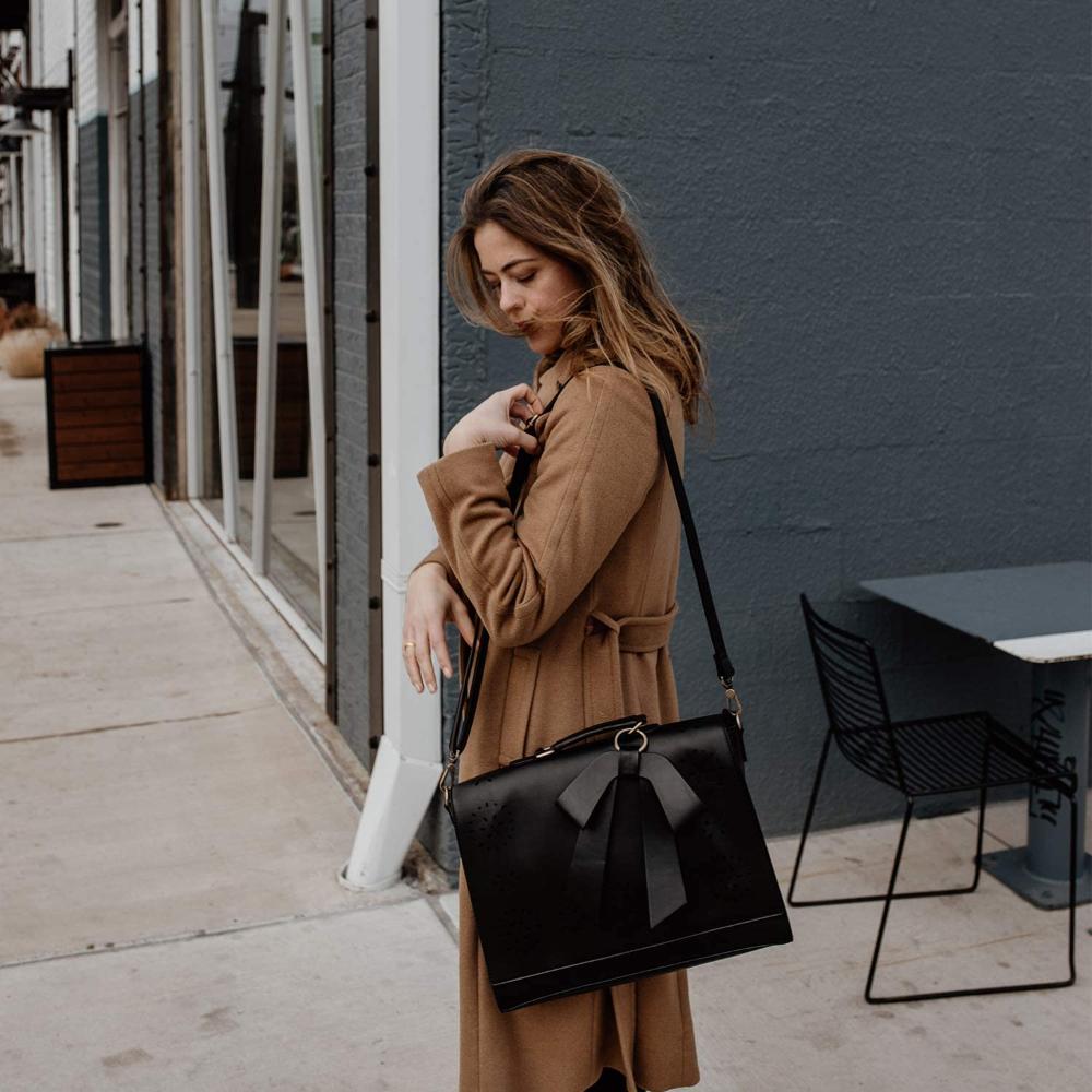 Mochila de Hombro Bernadette con Lazos Elegantes