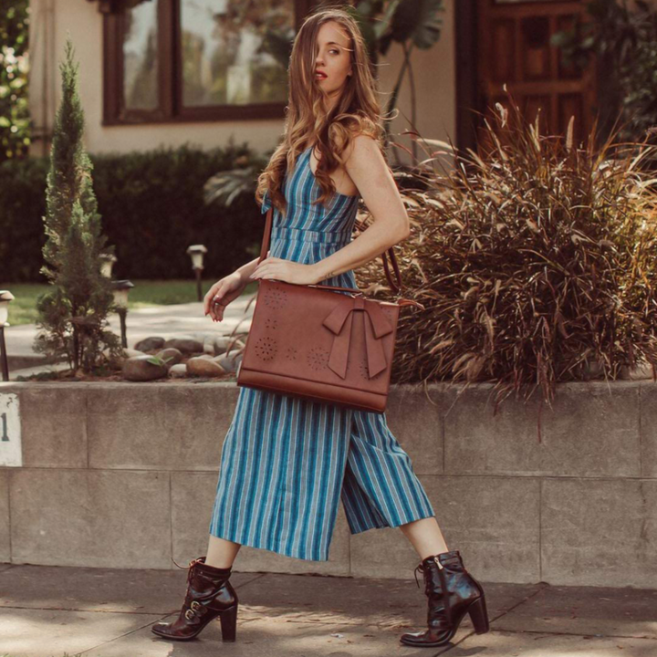 Mochila de Hombro Bernadette con Lazos Elegantes