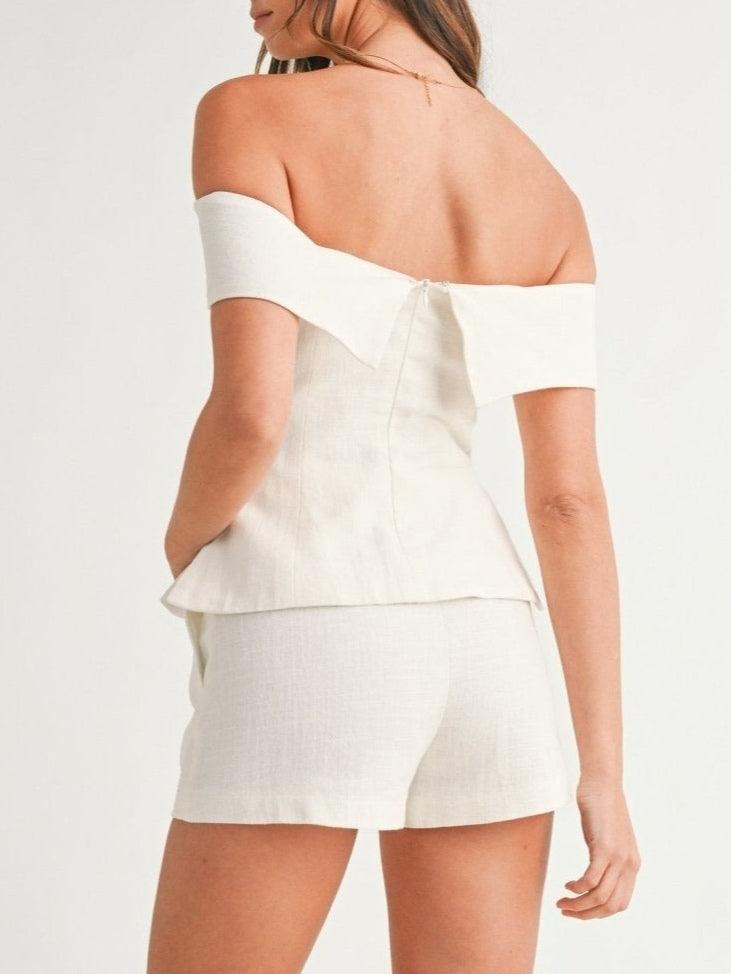 Natalia – Conjunto blanco de pureza elegante