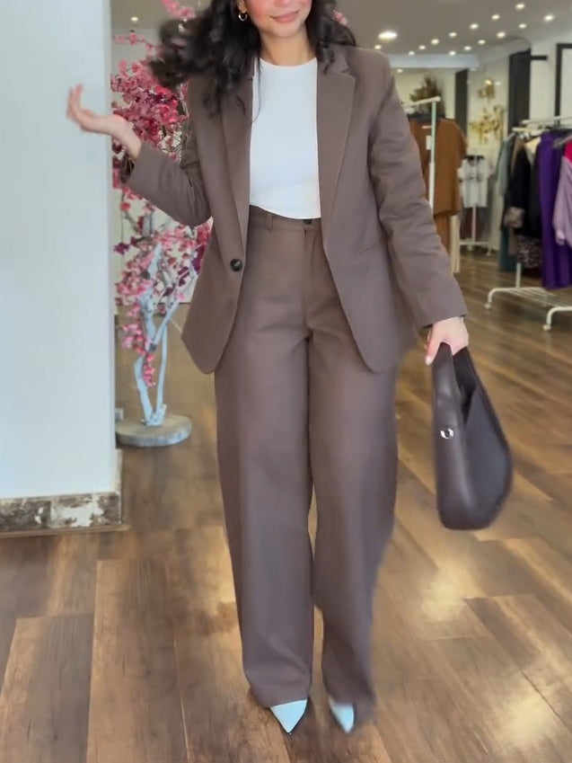 Emilia – Conjunto rosa de elegancia moderna