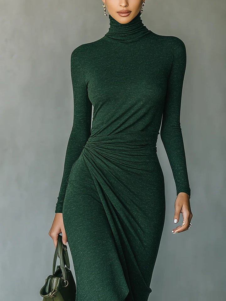 Vestido midi asimétrico verde oscuro con pliegues y cuello alto