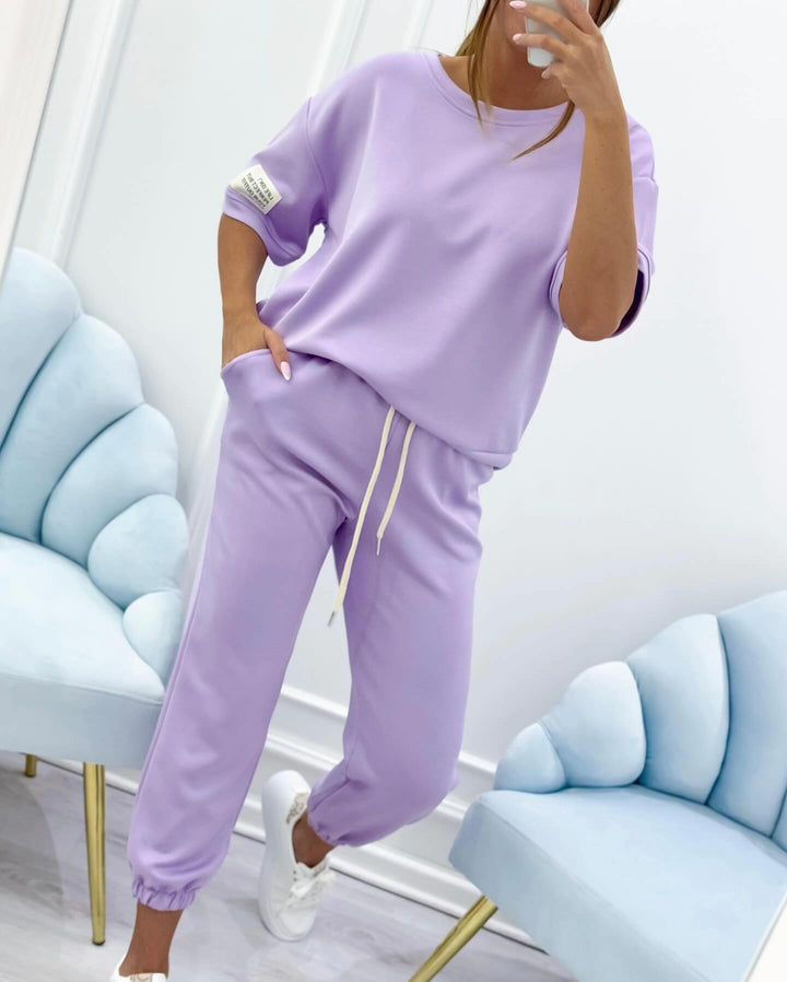 Conjunto casual de mujer con top liso y pantalones